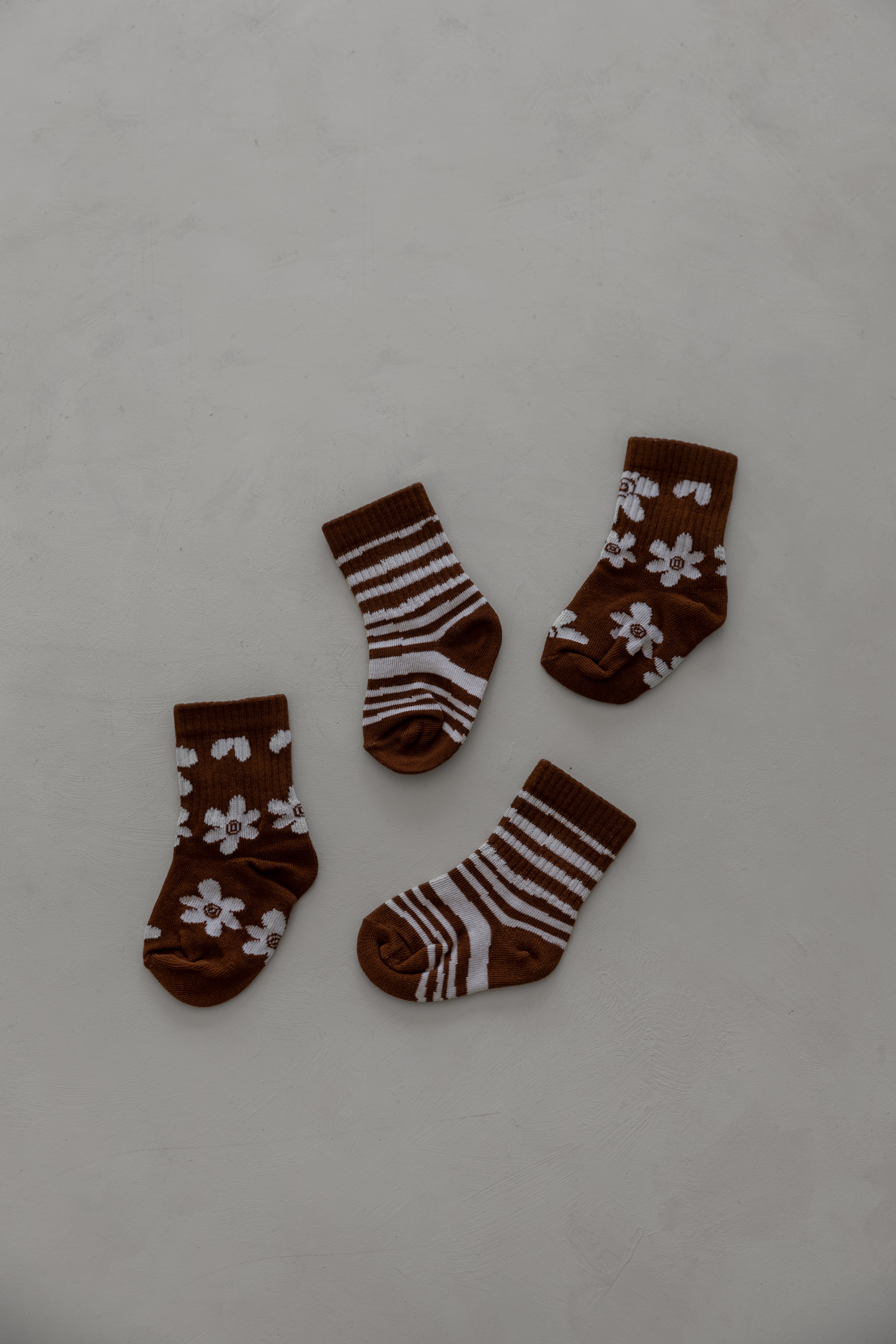 Socks | Wavy Lines
